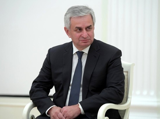 Разрыв между Хаджимбой и Квицинией на выборах в Абхазии сократился до 1%