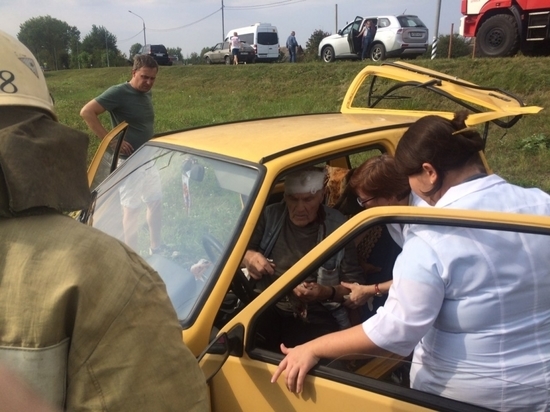 Калужский 82-летний дедушка на "Оке" влетел под фуру в Брянске