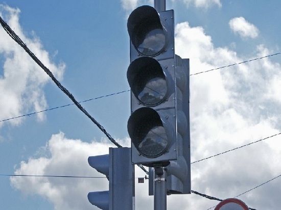 В Салехарде отключат светофор на перекрестке