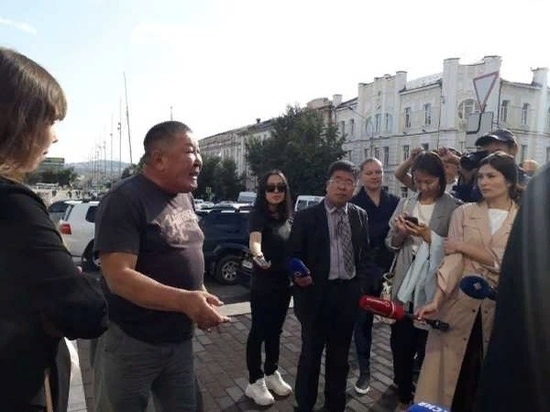 Некто Дмитрий Баиров устроил маленький переполох на площади Советов в Улан-Удэ