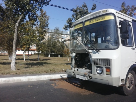 В Оренбурге в Степном случилось ДТП с участием пассажирского автобуса