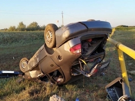 В Волгограде погиб человек в перевернувшейся машине