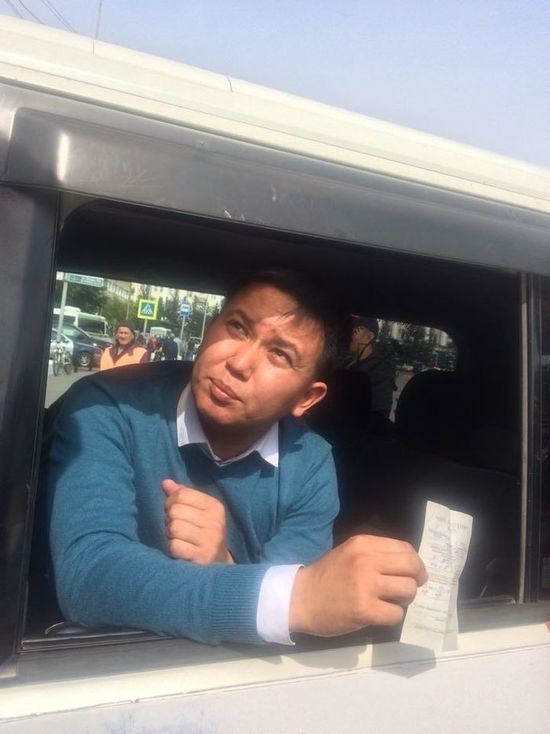 В Улан-Удэ пострадавший депутат Баир Цыренов вернулся в полицейский отдел