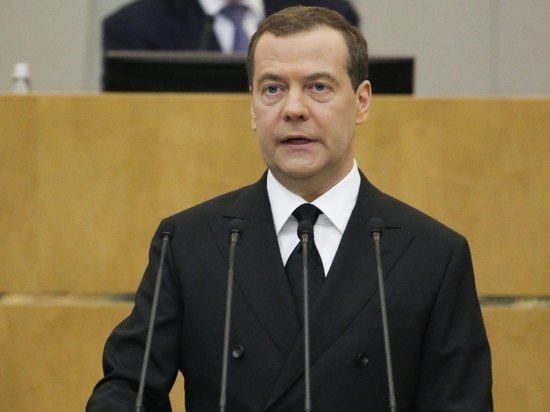 Медведев призвал ввести более гибкий рабочий график