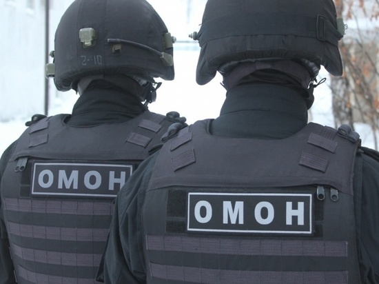 Пару с признаками наркотического опьянения задержали в Пскове
