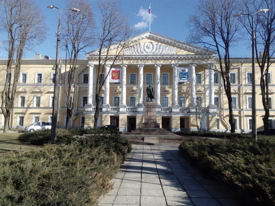 «Клининг Сити» отремонтирует сквер у администрации Псковской области