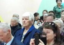 «Сладкие вы мои!» — обращается ко всем сидящим в зале суда из клетки 80-летняя жительница Хабаровского края Софья Жукова
