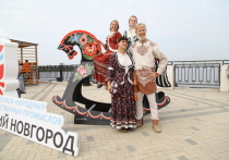 В минувшие выходные на Нижневолжской набережной прошел седьмой международный фестиваль ремесел и дизайна «Секреты мастеров»