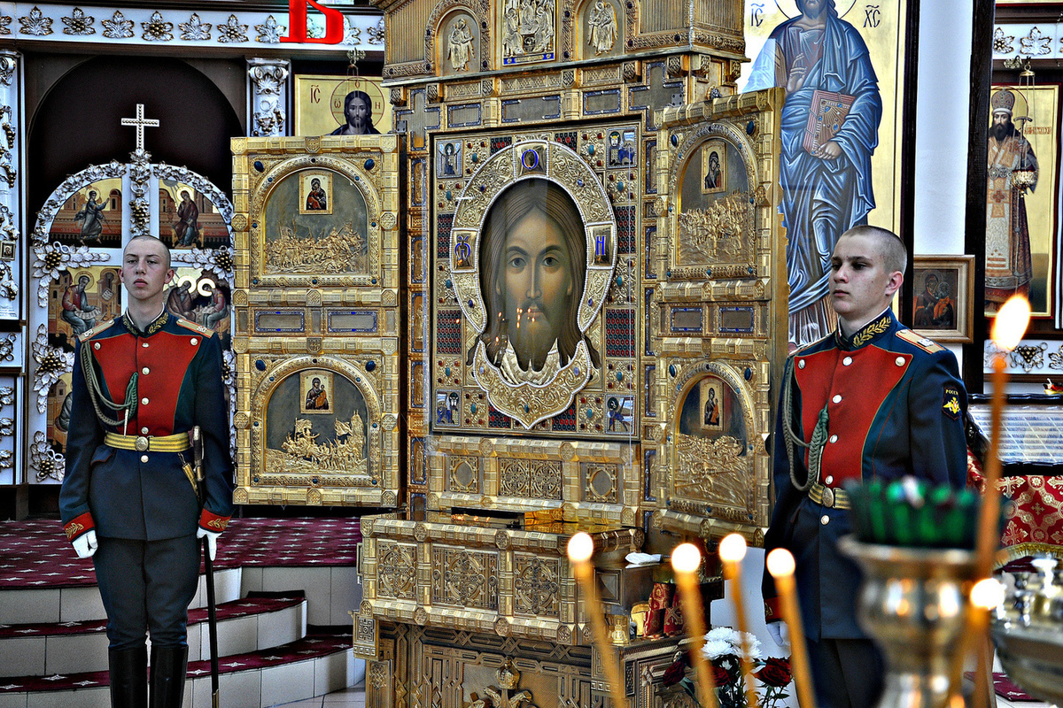 икона с путиным в храме министерства обороны