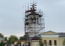 Последние дни для православных верующих были наполнены радостью: на Никольском храме в поселке Большевик городского округа Серпухов были установлены главка и крест