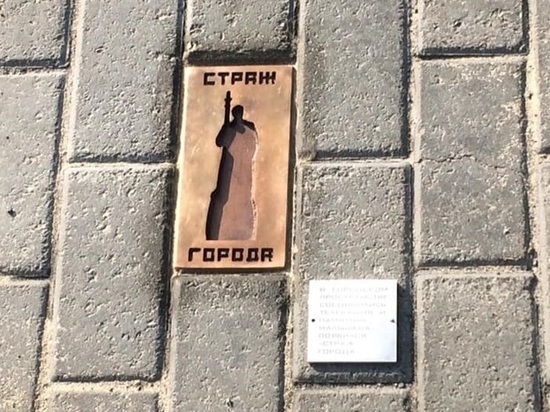 Бронзовый «Страж города» появился в центре Екатеринбурга