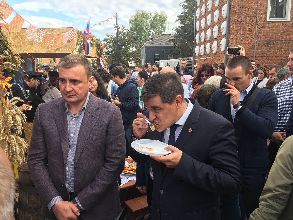 Дюмин попробовал необычные блюда разных стран 
