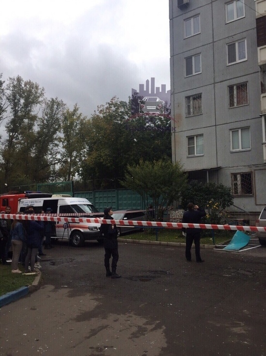 В Красноярске произошел взрыв в жилом доме: очевидцы говорят о запахе бензина