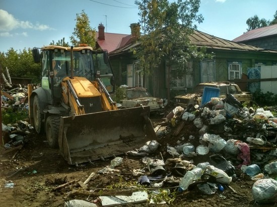 Регоператор вывез пять машин мусора из частного подворья в Екатеринбурге