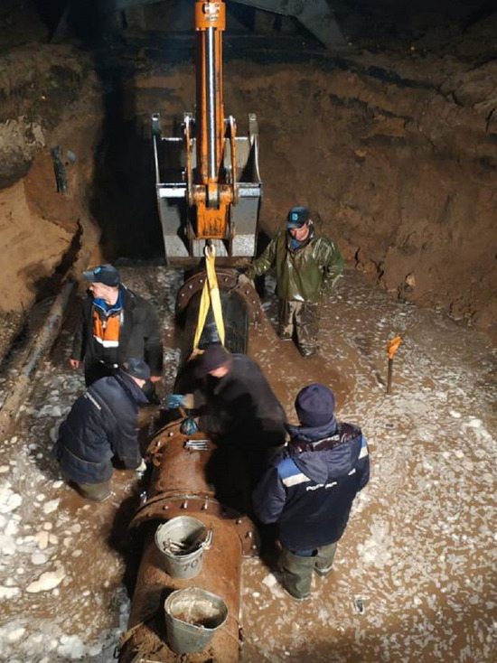 Коммунальщики отремонтировали водовод в Твери