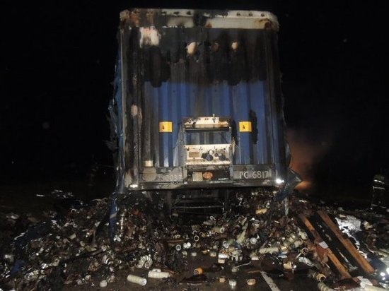 Возле Воткинска сгорел грузовик с аэрозолями