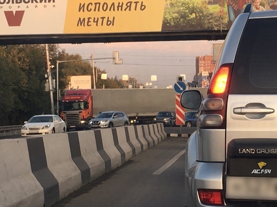 Семикилометровая пробка собралась на Бердском шоссе в Новосибирске