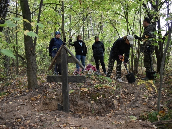Под Тулой поисковики нашли могилу погибших под обстрелом детей