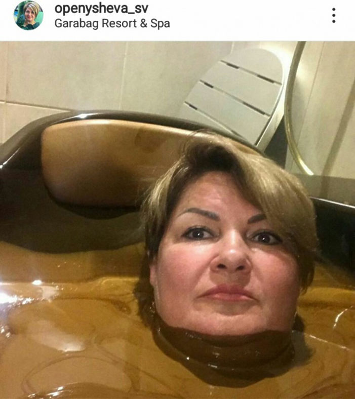 Чиновницу, принявшую "шоколадную ванну", хотят уволить: кадры шикарного отдыха