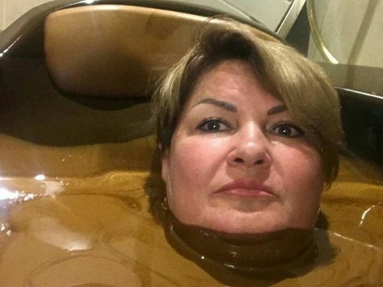 Искупавшаяся в «шоколадной ванне» российская чиновница извинилась