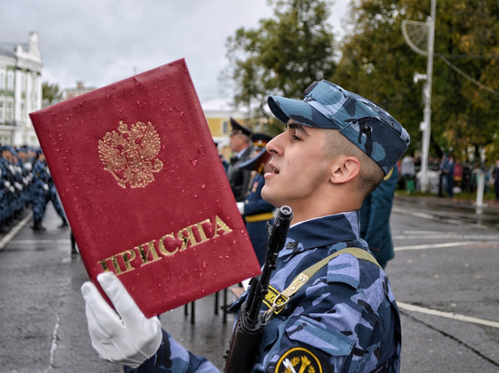 В парадном строю стояли 150 первокурсников