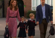 Дочь супруги принца Уильяма Кейт Мидлтон четырехлетняя Шарлотта проболталась в школе о том, что у нее скоро появится сестренка, сообщает Daily Mail