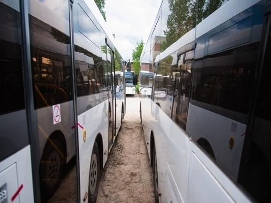 Школы Волгоградской области получили 26 автобусов