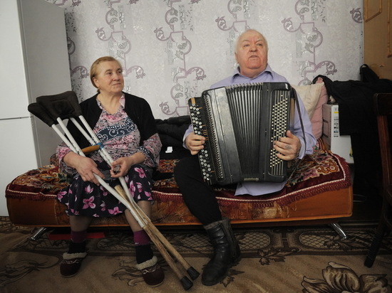 Одноногий баянист из Воронежской области стал нарасхват в праздники Одноногий баянист из Воронежской области стал нарасхват в праздники