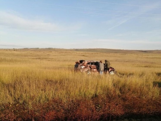 Подросток угнал автомобиль своего отца и перевернулся под Читой