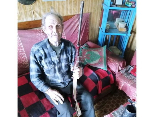 90-летний житель Бурятии нашел ружье под полом летней кухни