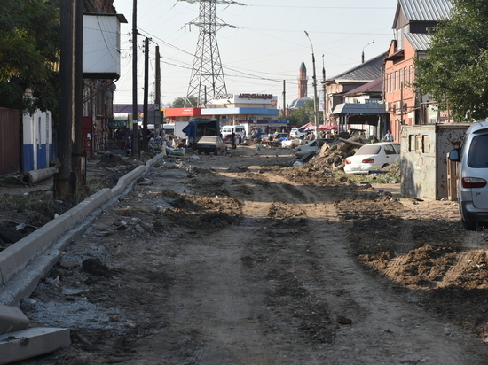 В Астрахани городские власти ремонтируют улицу Каховского
