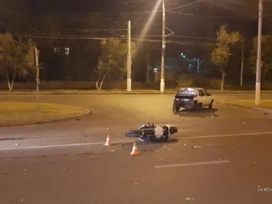 В Волгограде в аварии с мотоциклом пострадали двое