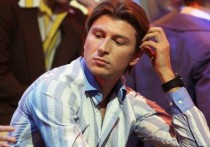 Фигурист Алексей Ягудин столкнулся с критикой после того, как согласился принять участие в телевизионном шоу об актрисе Анастасии Заворотнюк