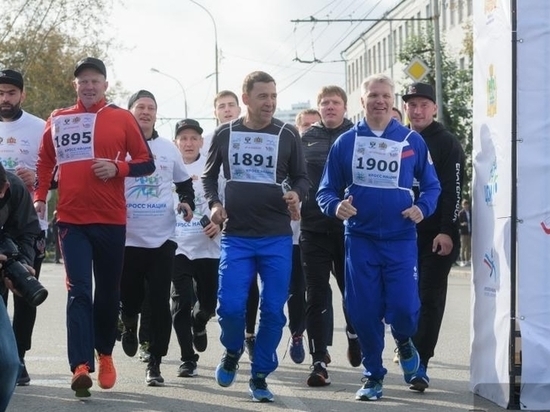 Министр спорта РФ Колобков пробежал по Екатеринбургу 2 тысячи 23 метра