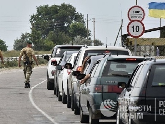 Украина запретит въезд автомобилей в одном из КПП на границе с Крымом Украина запретит въезд автомобилей в одном из КПП на границе с Крымом
