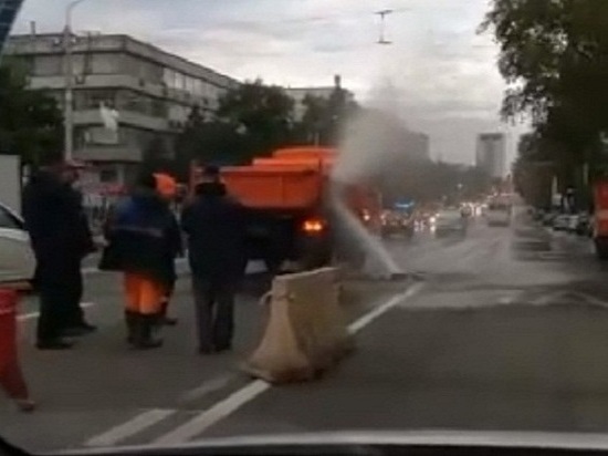 В центре Ростова прорвало трубу