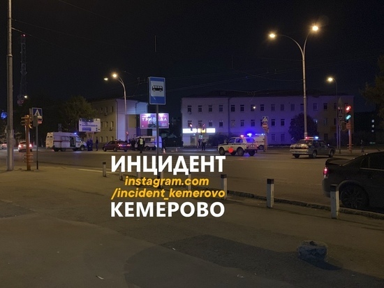 Автомобиль насмерть сбил женщину в центре Кемерова