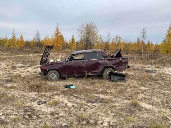 В ЯНАО на трассе ВАЗ вылетел в кювет и перевернулся