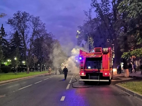 На главной улице Краснодара сгорела машина
