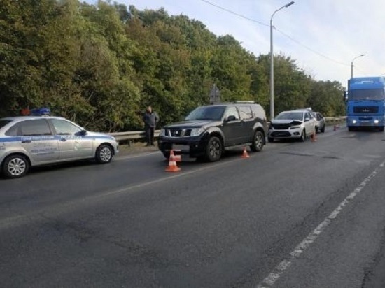 В Курской области столкнулись три легковушки