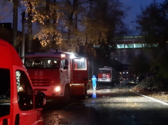 Пожарные справились с огнем на Уральском дизель-моторном заводе