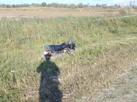 Мотоциклист без прав пострадал на Кубани, съехав в кювет