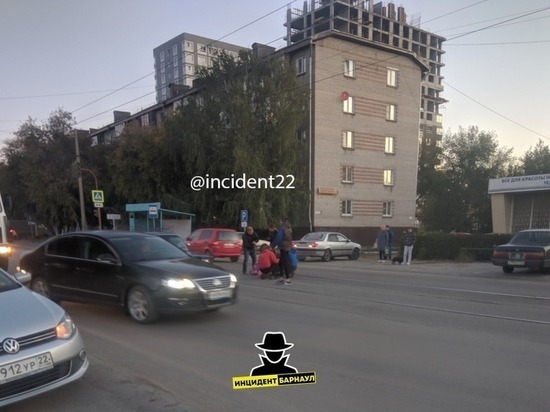 Неопытный водитель сбил девочку на пешеходном переходе в Барнауле