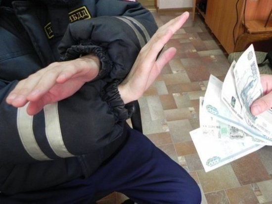 Иностранец пытался подкупить оренбургского полицейского