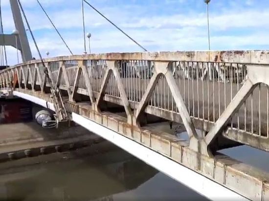 Краснодарские власти пообещали отремонтировать мост Поцелуев