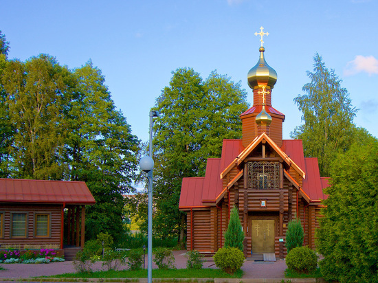 Верующие Петербурга протестуют против сноса в Озерках храма-самостроя