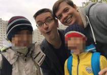 Московская гей-пара с двумя приемными детьми, вынужденная сбежать из России, запросила политическое убежище в США