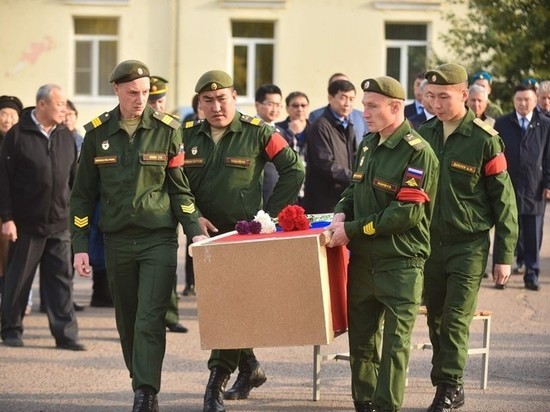 Сегодня в Улан-Удэ встретили останки солдата, ушедшего 78 лет назад на войну