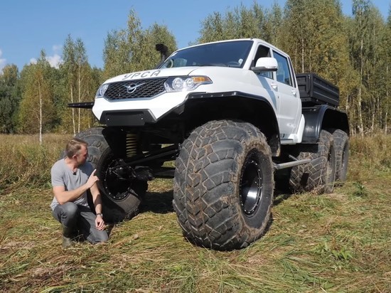 В Сети показали видео трехосного пикапа УАЗ "Патриот"