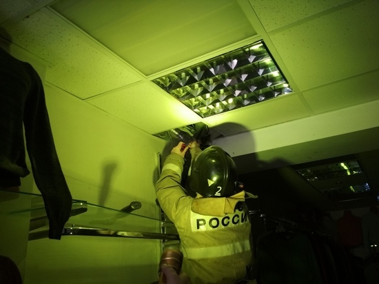 В Смоленске пожарные выезжали по вызову в магазин